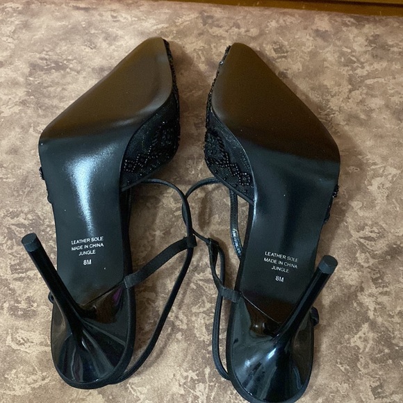 New Valerie Stevens Black Low Heels Size 8 - Picture 7 of 7